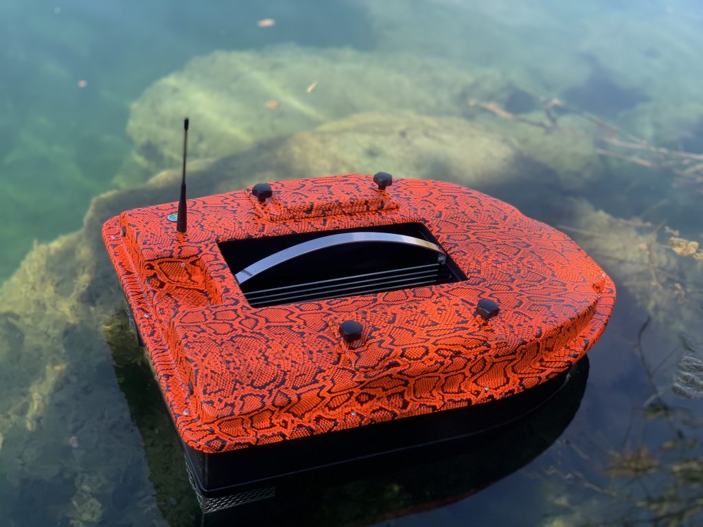 BARCO CEBADOR CARPIO C3 SERPIENTE NARANJA CON SONDA Y GPS - Pescagarmo